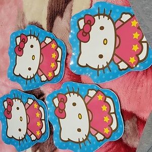 Hello Kitty plates